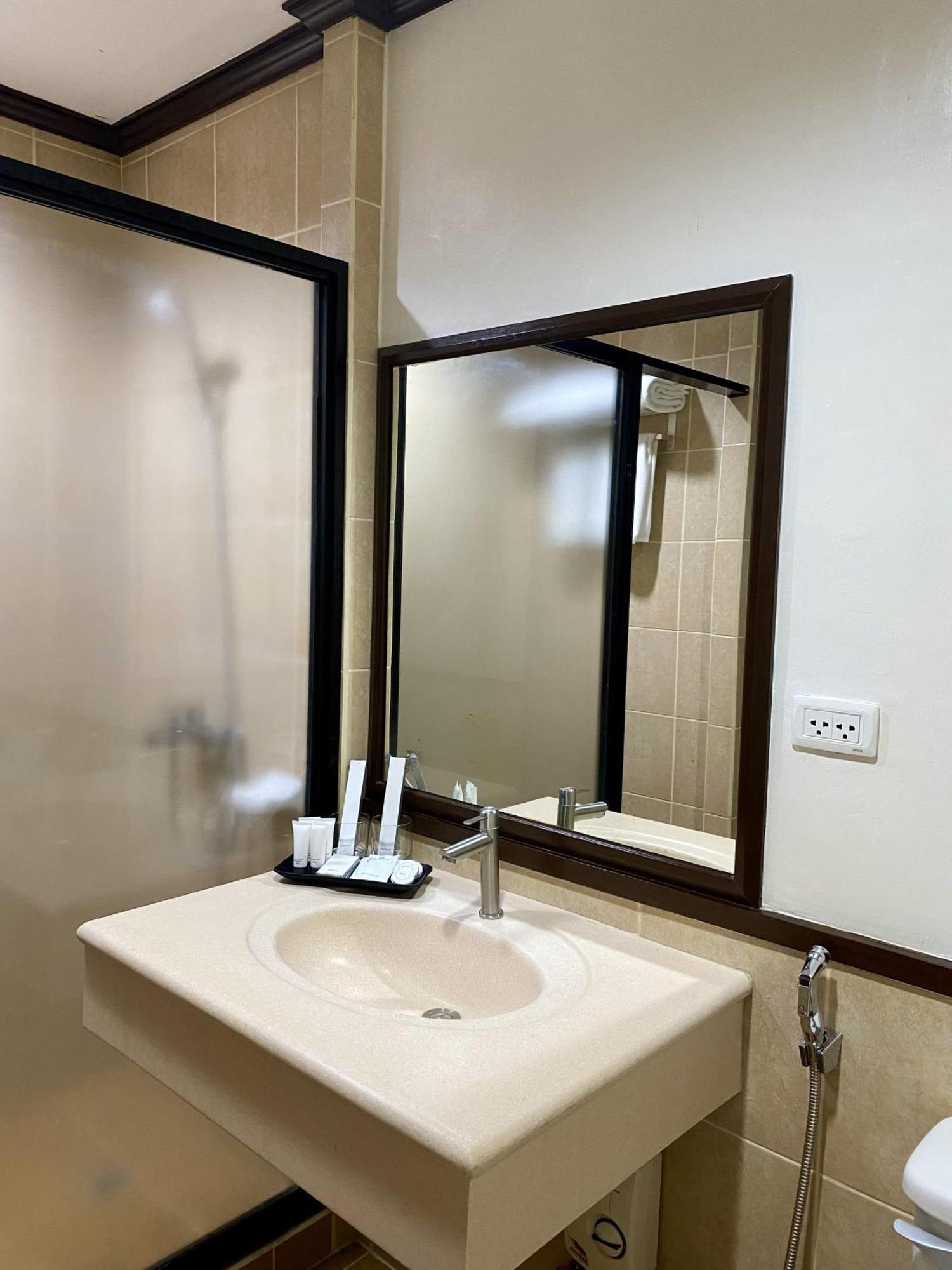 Plaza Del Norte Hotel And Convention Center Laoag Dış mekan fotoğraf