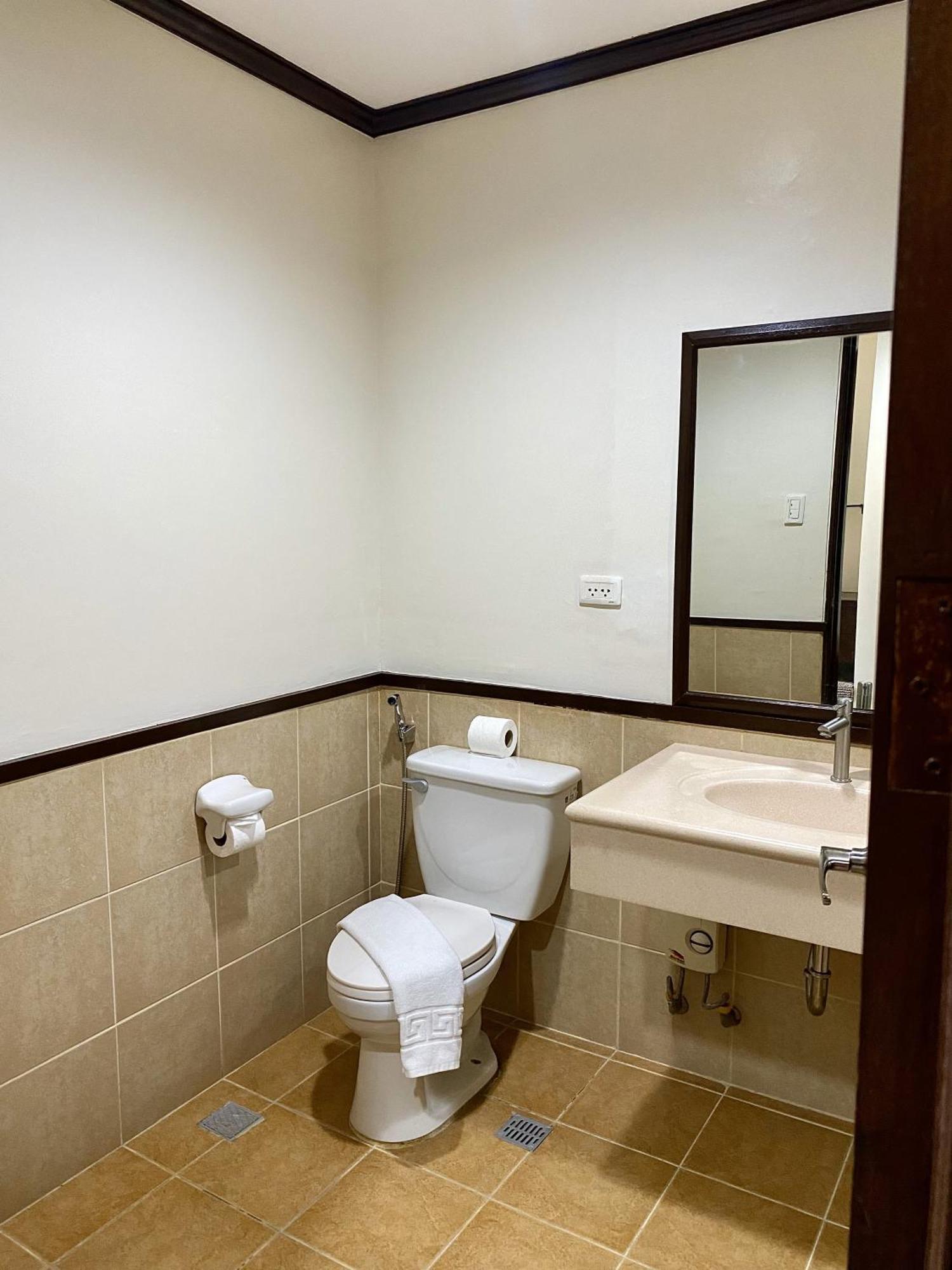 Plaza Del Norte Hotel And Convention Center Laoag Dış mekan fotoğraf