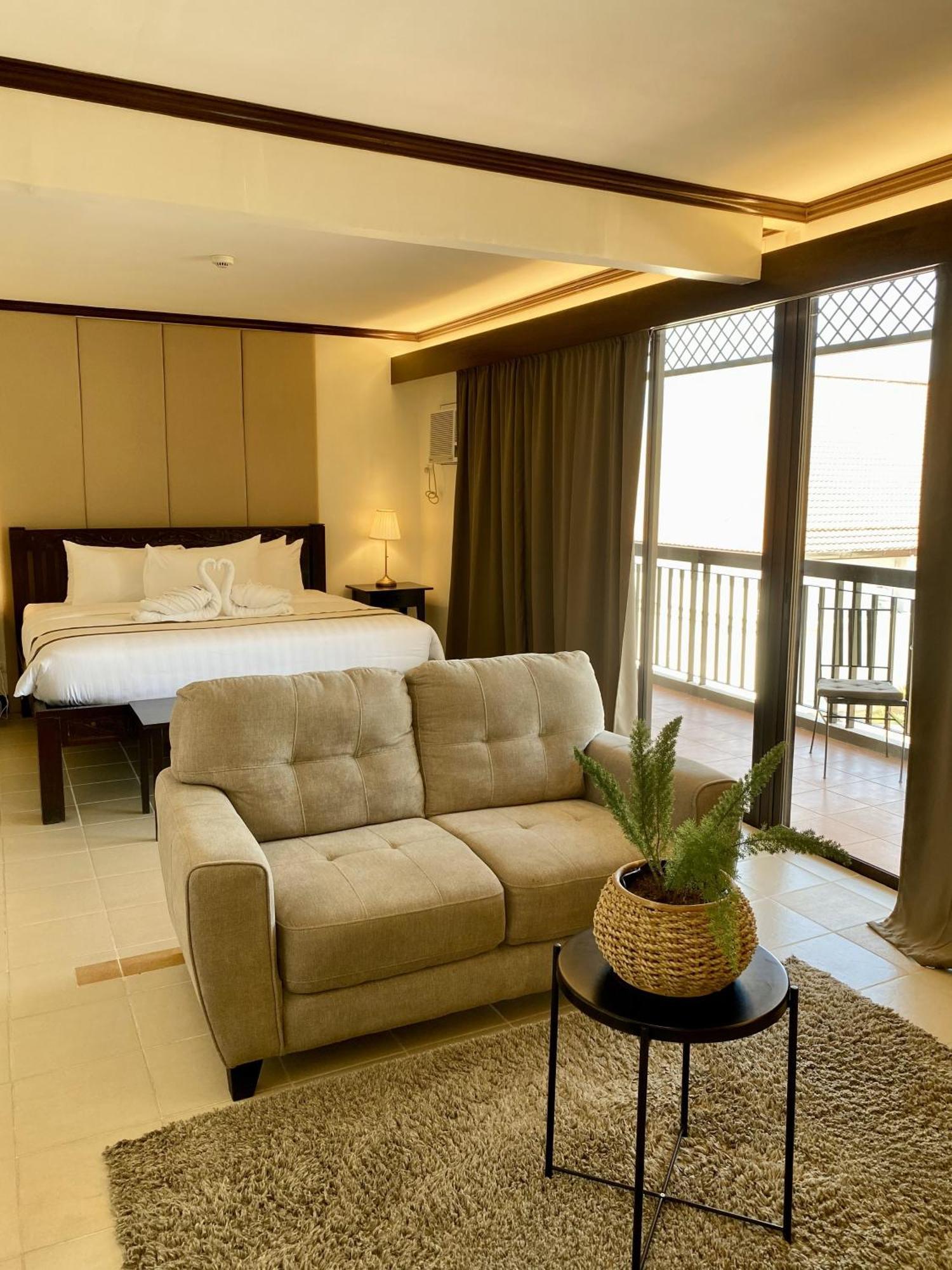 Plaza Del Norte Hotel And Convention Center Laoag Dış mekan fotoğraf