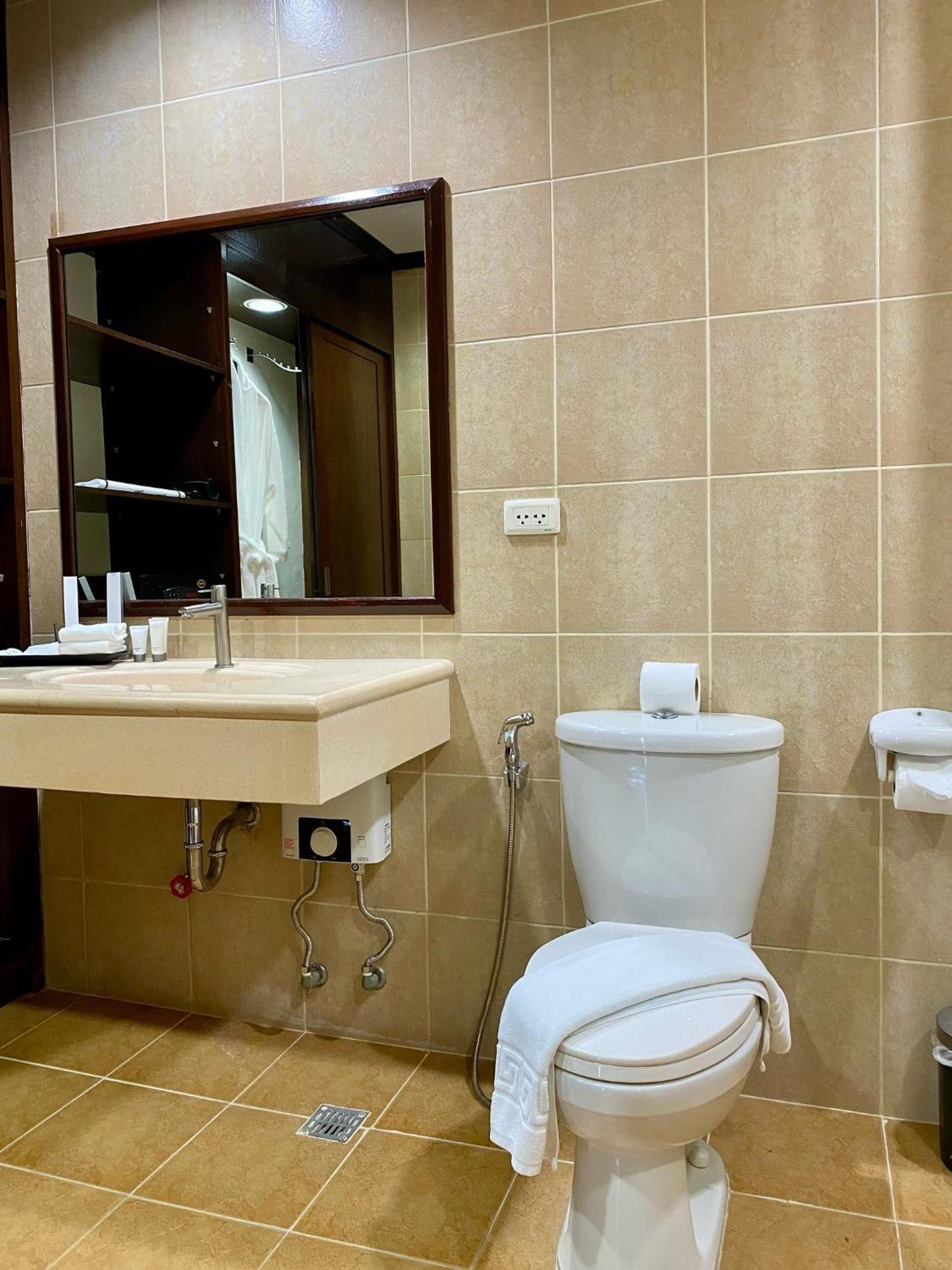 Plaza Del Norte Hotel And Convention Center Laoag Dış mekan fotoğraf